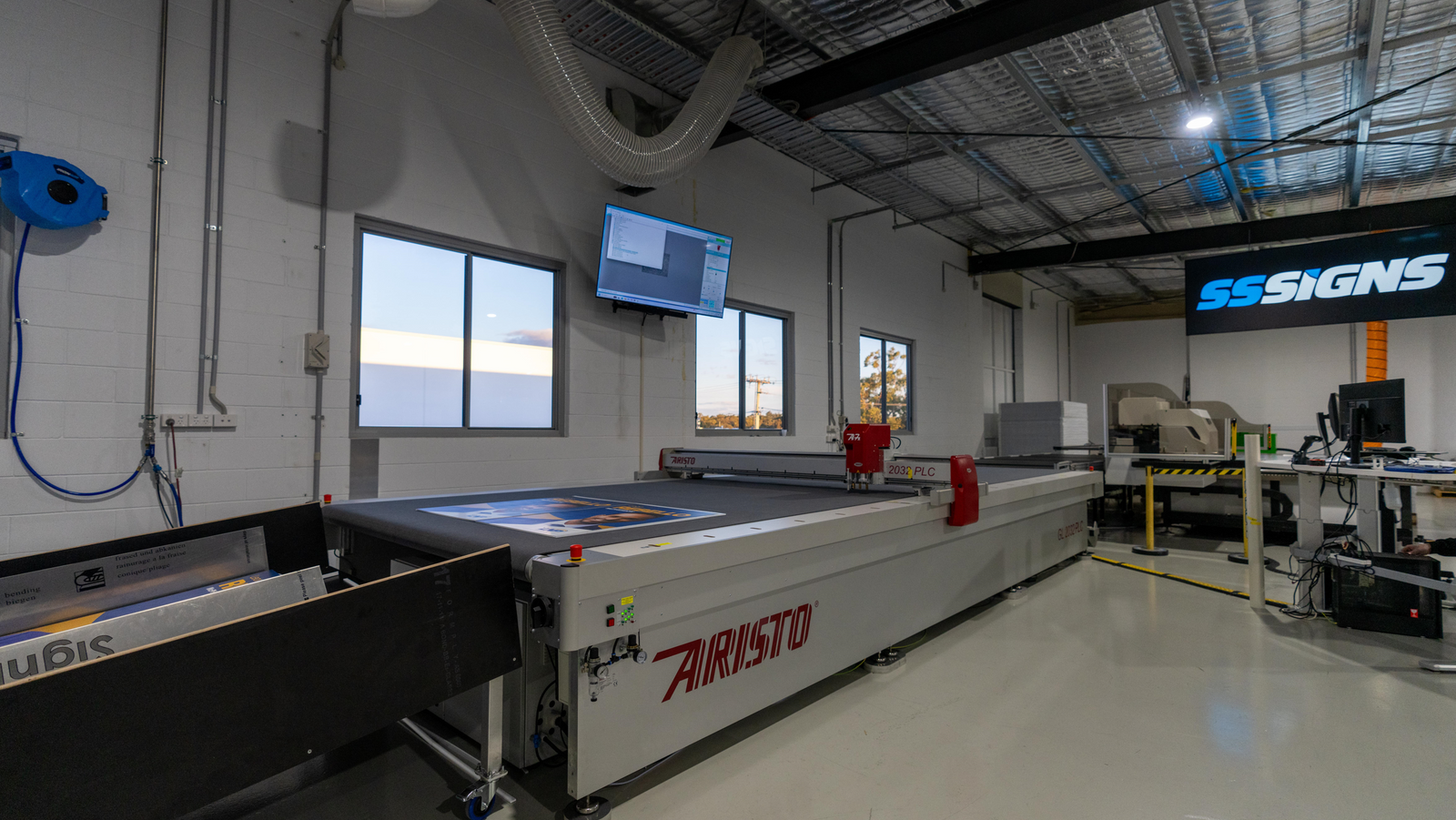 Unleashing the Power of the DigiTech TruFire LT/X2 & Aristo Flatbed Cutter at SS Signs